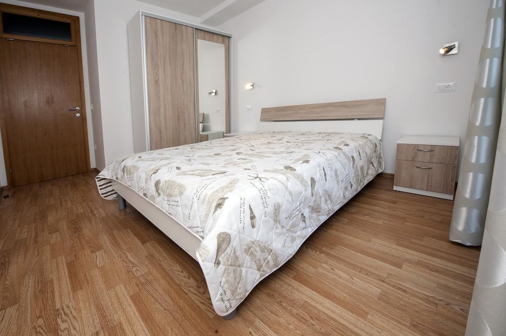 Apartments Centener ロヴィニ エクステリア 写真