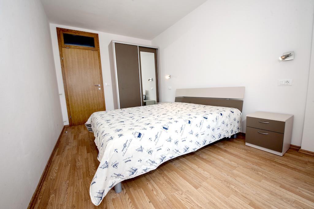 Apartments Centener ロヴィニ エクステリア 写真