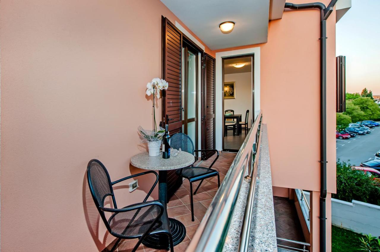 Apartments Centener ロヴィニ エクステリア 写真