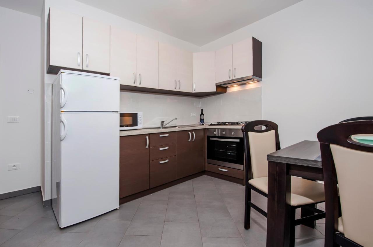 Apartments Centener ロヴィニ エクステリア 写真