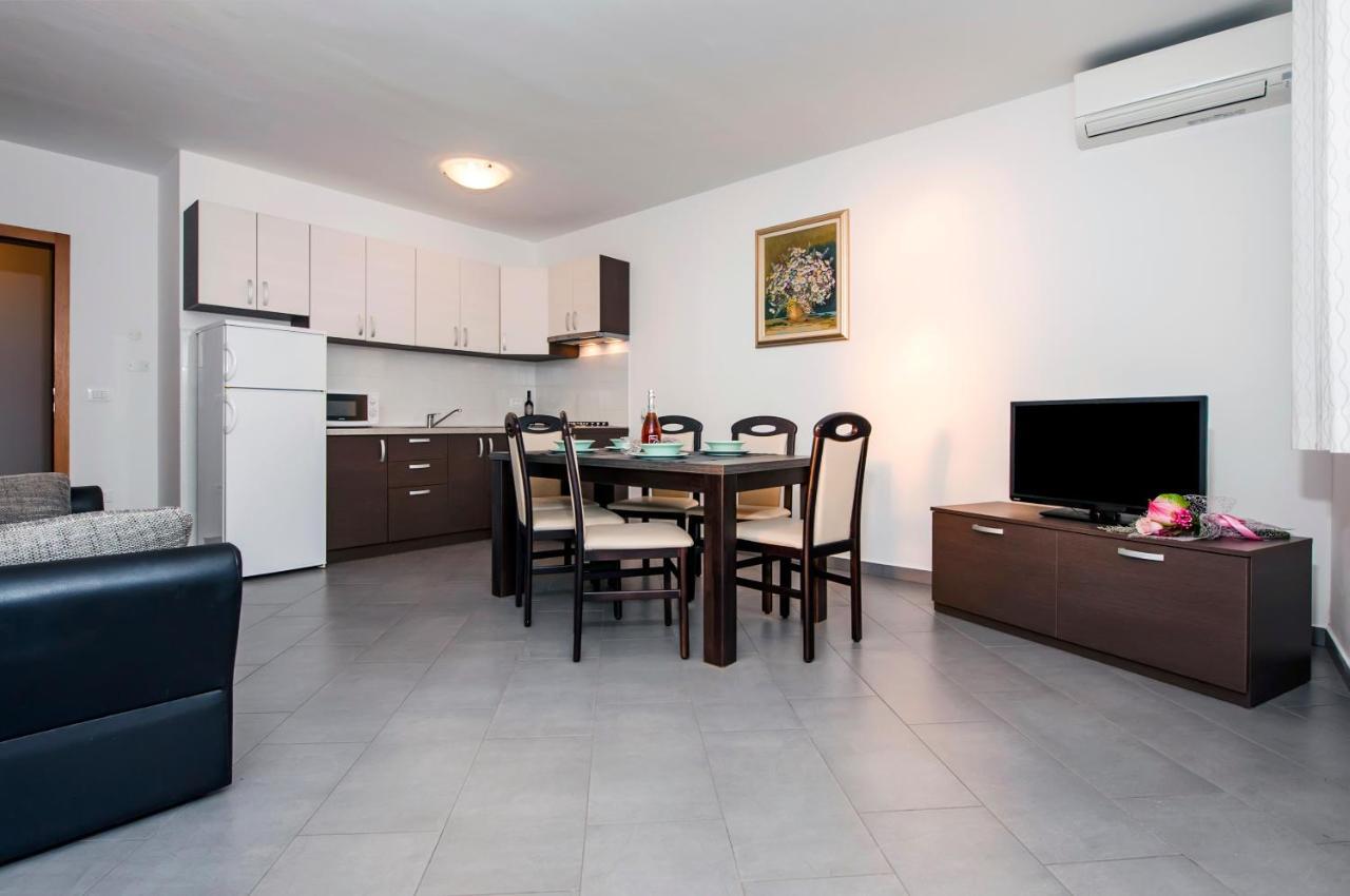 Apartments Centener ロヴィニ エクステリア 写真