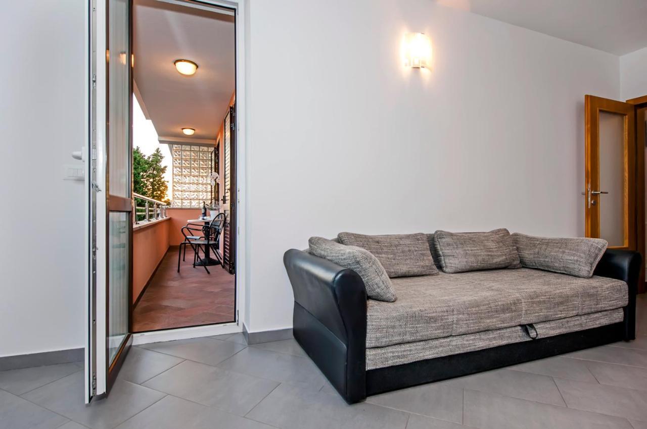 Apartments Centener ロヴィニ エクステリア 写真