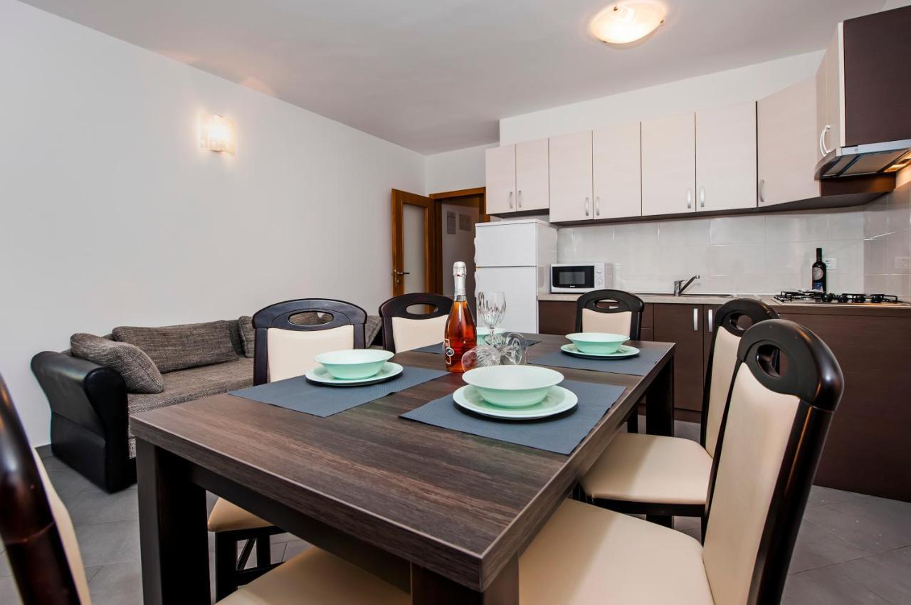 Apartments Centener ロヴィニ エクステリア 写真