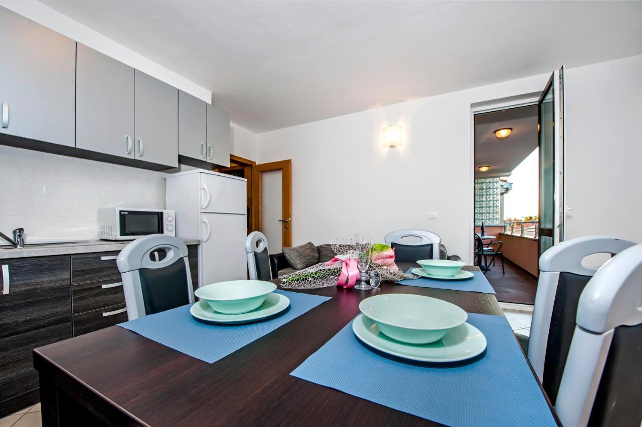 Apartments Centener ロヴィニ エクステリア 写真