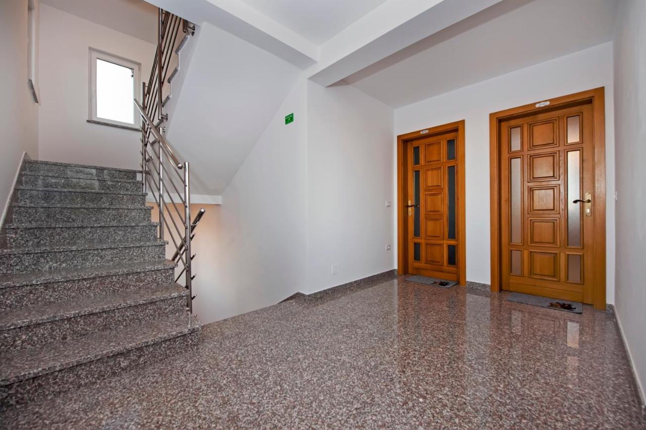 Apartments Centener ロヴィニ エクステリア 写真