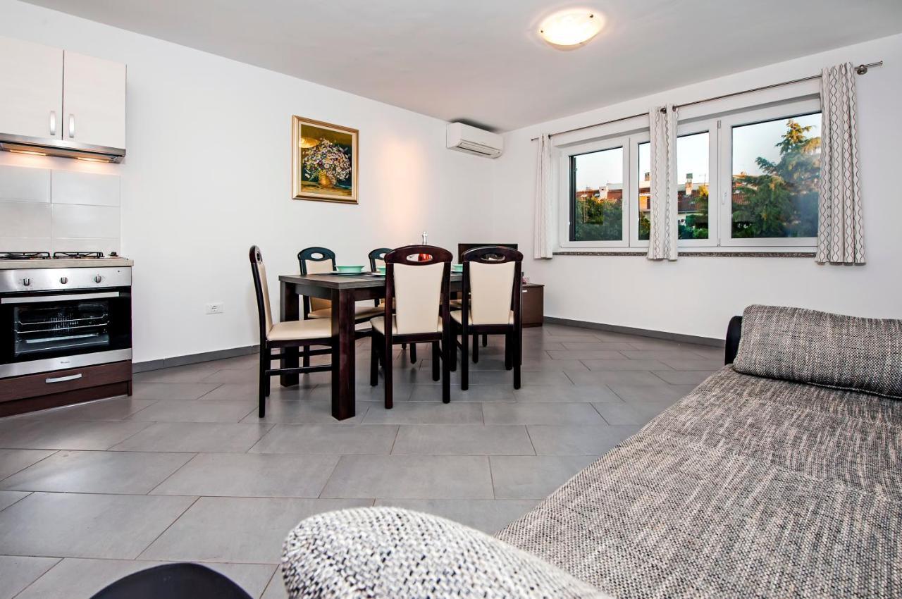 Apartments Centener ロヴィニ エクステリア 写真