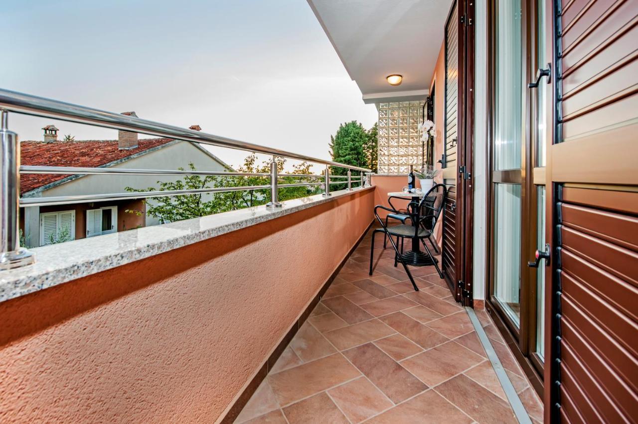 Apartments Centener ロヴィニ エクステリア 写真