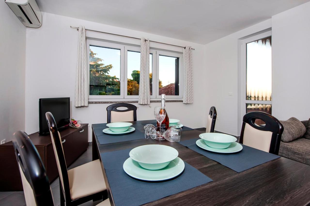 Apartments Centener ロヴィニ エクステリア 写真