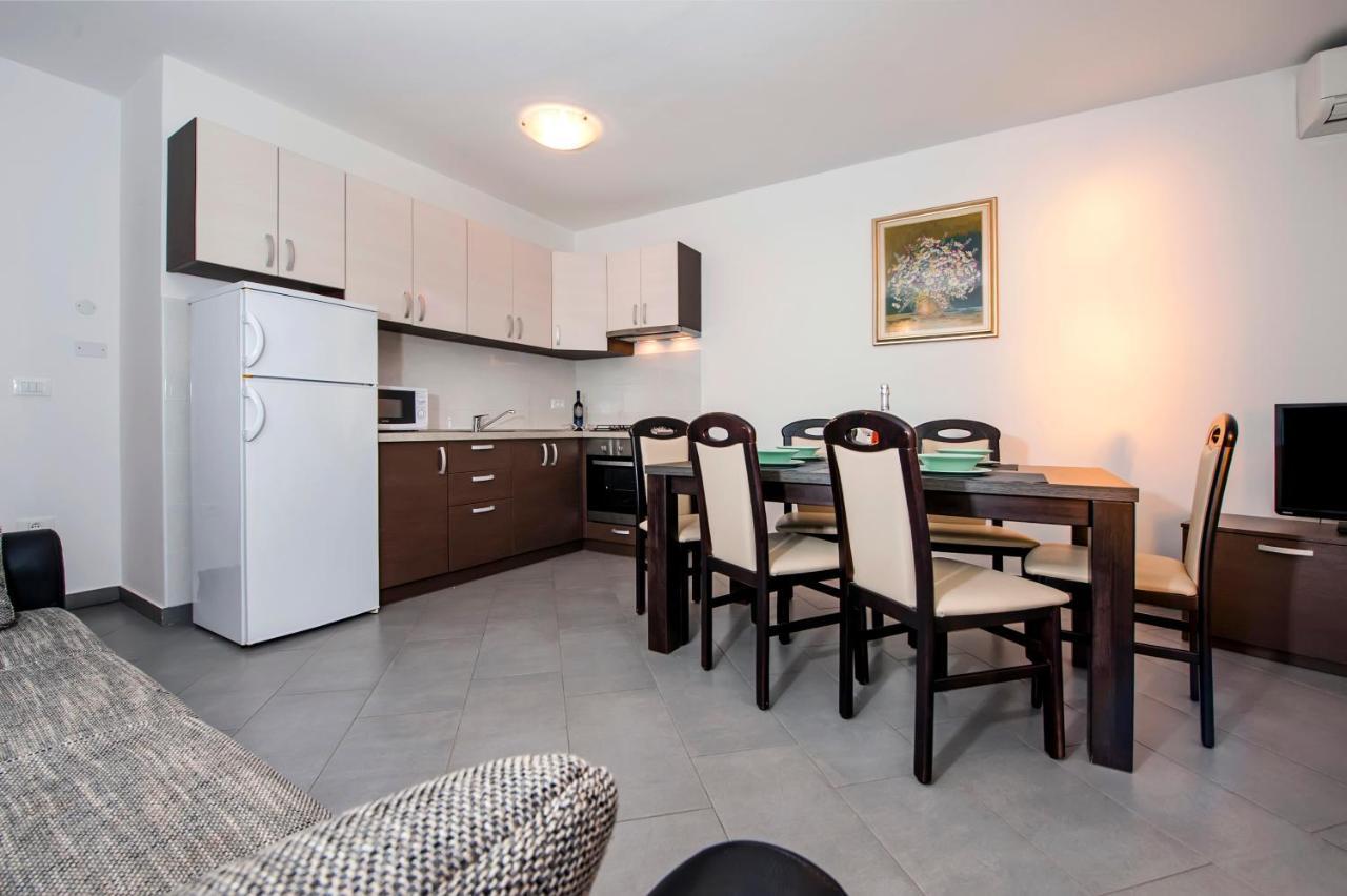 Apartments Centener ロヴィニ エクステリア 写真
