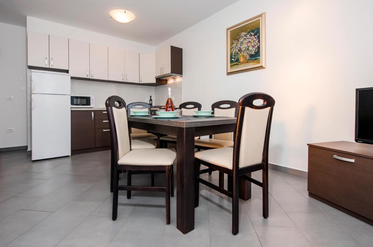 Apartments Centener ロヴィニ エクステリア 写真