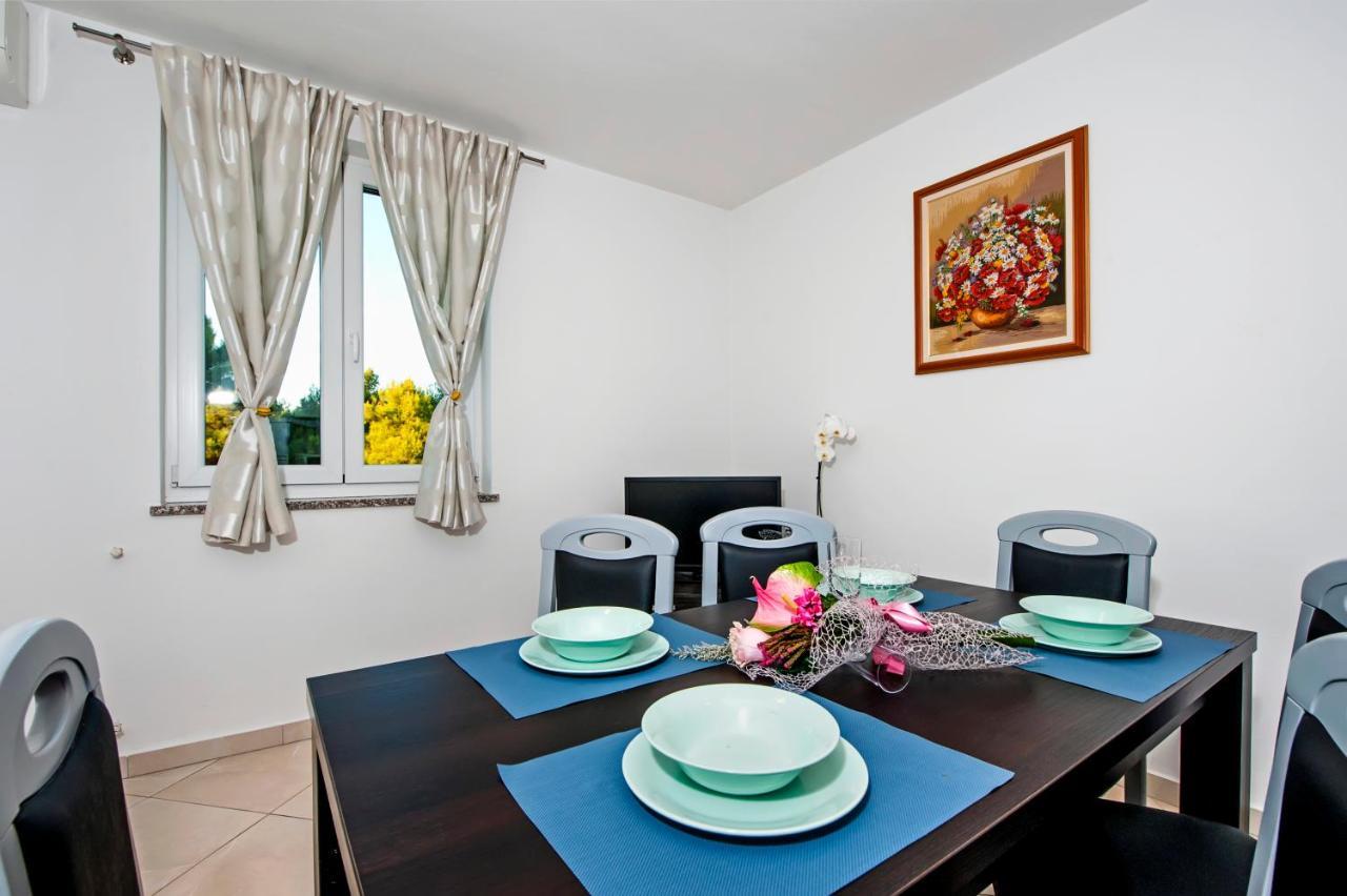 Apartments Centener ロヴィニ エクステリア 写真