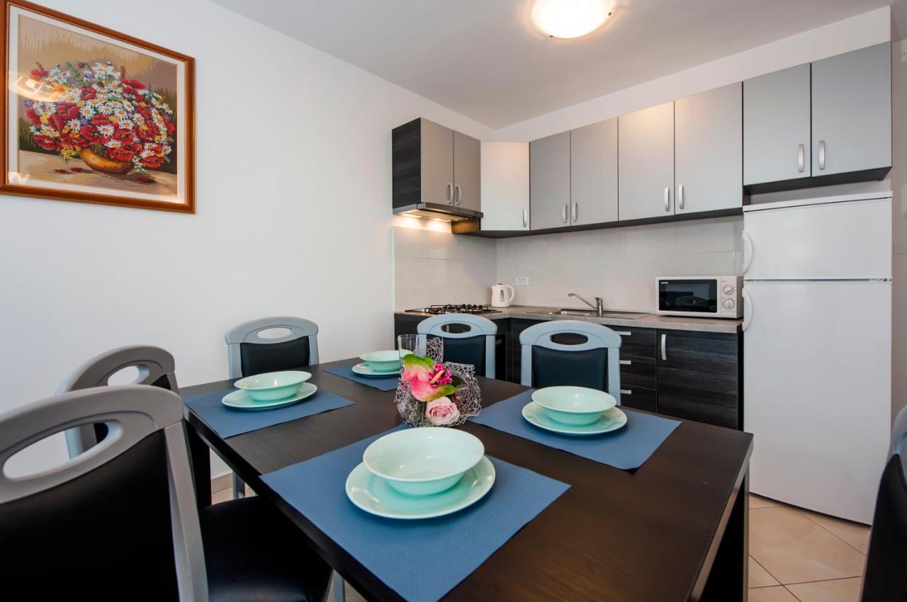 Apartments Centener ロヴィニ エクステリア 写真