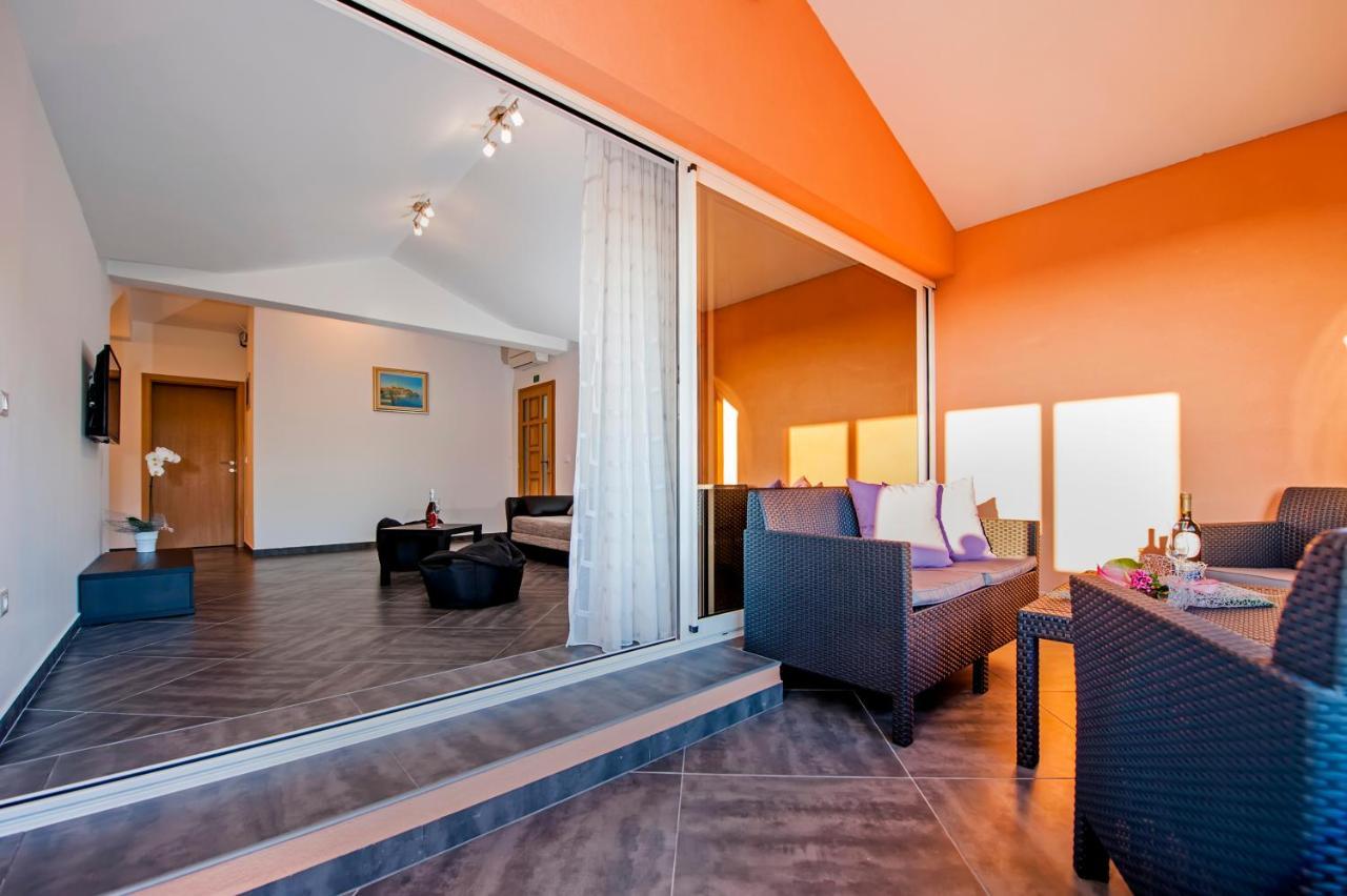 Apartments Centener ロヴィニ エクステリア 写真