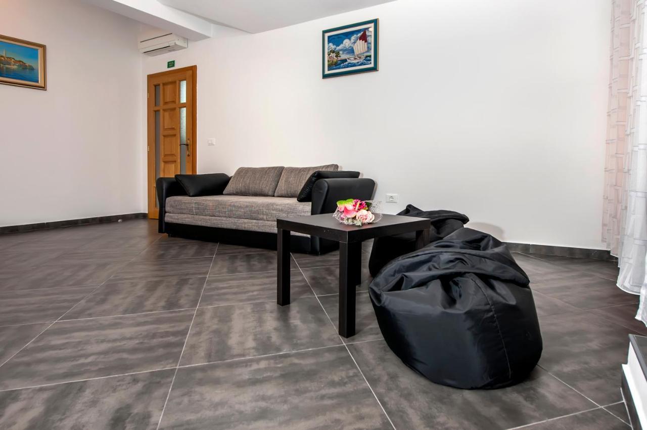 Apartments Centener ロヴィニ エクステリア 写真