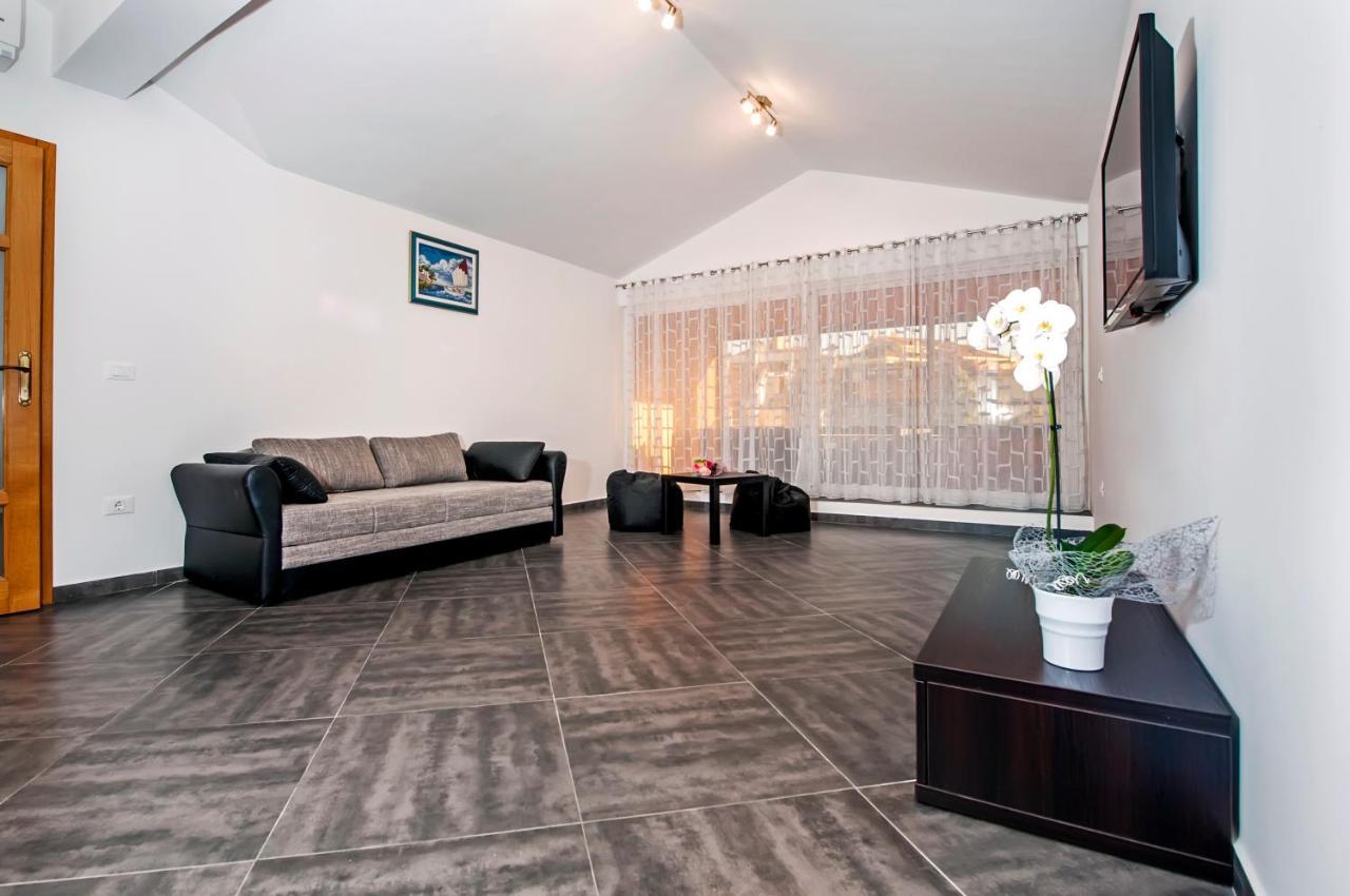Apartments Centener ロヴィニ エクステリア 写真